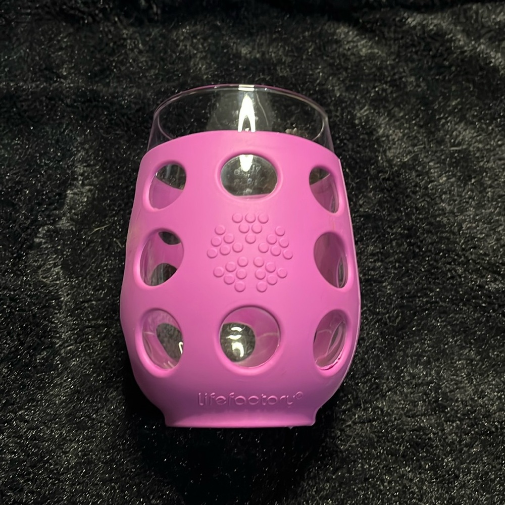 Lifefactory wine glass outer rubber is purple